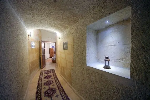 Family Cave Suite with Balcony