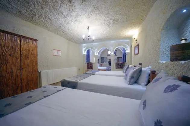 Family Cave Suite with Balcony