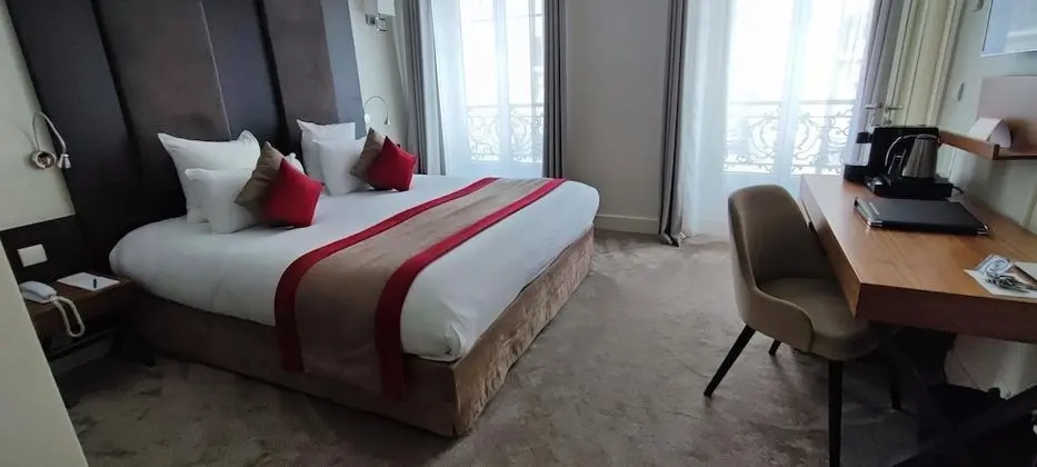 Deluxe Tek Büyük Yataklı Oda