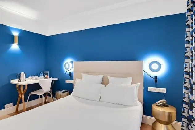 Premium Tek Büyük Yataklı Oda