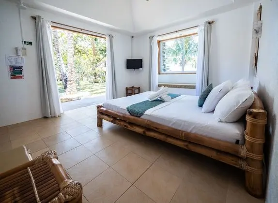 Deluxe Oda, 1 Çift Kişilik Yatak, Havuz Manzaralı, Denize Sıfır