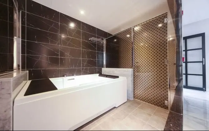 VIP Twin Room (Extra Person Fee Check On-site)