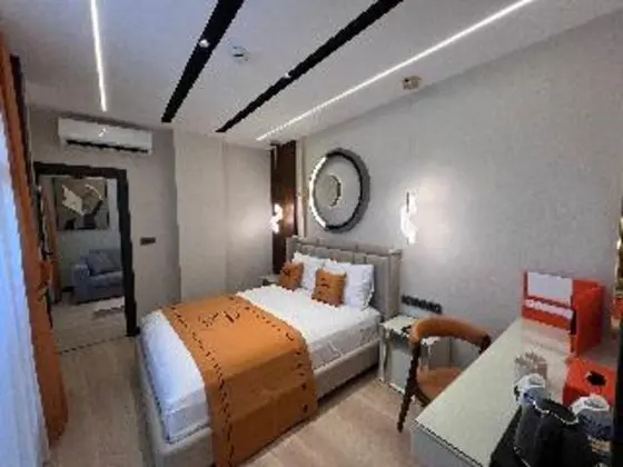 JUNIOR SUITE