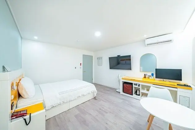 Standard Tek Büyük Yataklı Oda (Base 2,Extra Person Fee upon Check in)