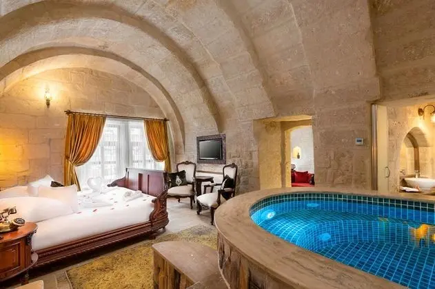 Özel Havuzlu Balayı Deluxe, Avlu Manzaralı, Şömineli