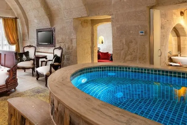 Özel Havuzlu Balayı Deluxe, Avlu Manzaralı, Şömineli