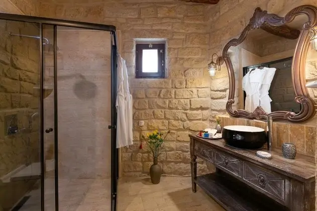 Özel Teraslı Suite - Jakuzili, Dağ Manzaralı, Şömineli ve Balkonlu