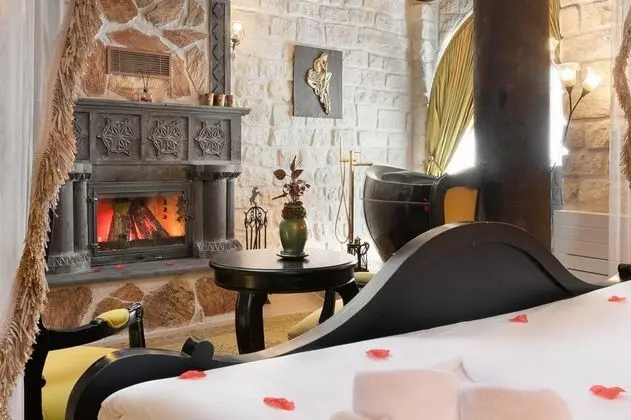 Özel Teraslı Suite - Jakuzili, Dağ Manzaralı, Şömineli ve Balkonlu