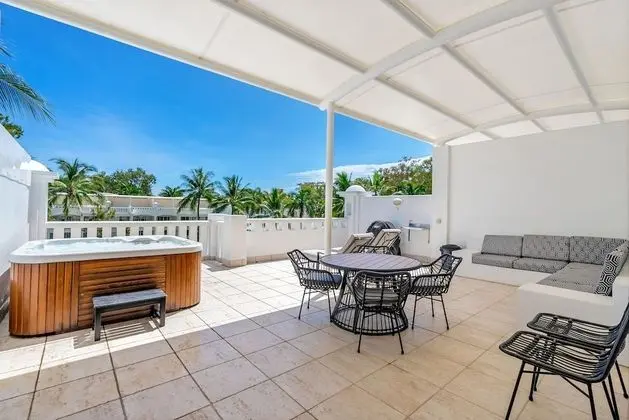 Çatı Katı Süiti (Penthouse), 2 Yatak Odası, Jakuzi, Havuz Manzaralı