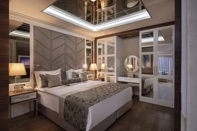 Junior Suite Custom Room
