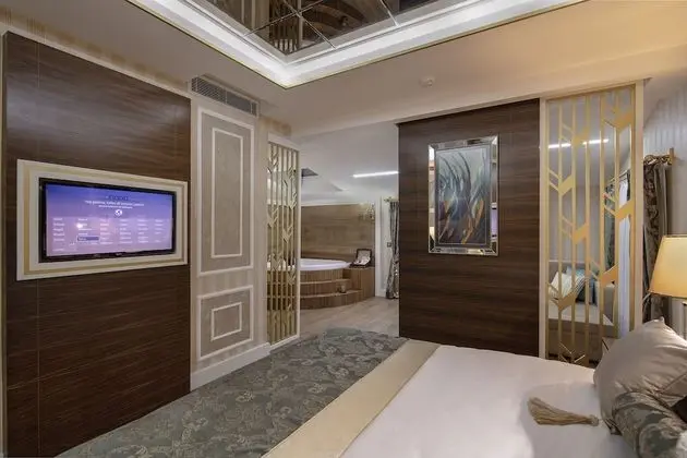 Junior Suite Custom Room