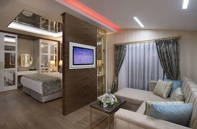 Standard Custom Suite