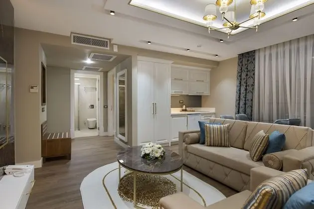 Superior Custom Suite