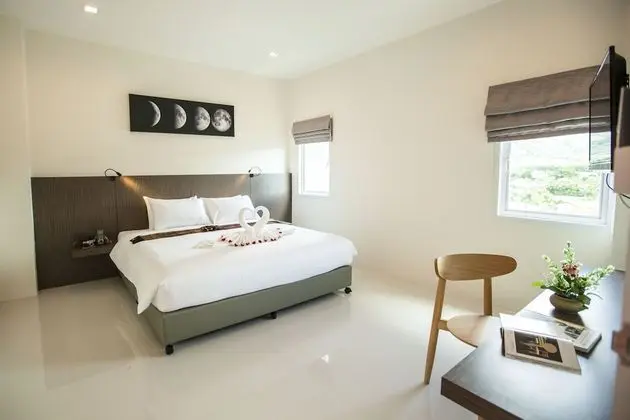 Deluxe King Size Bed