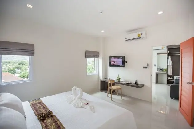 Deluxe King Size Bed