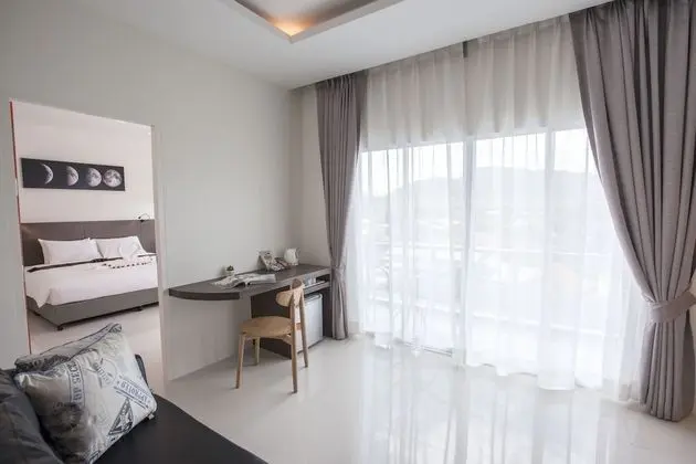 Deluxe King Size Bed