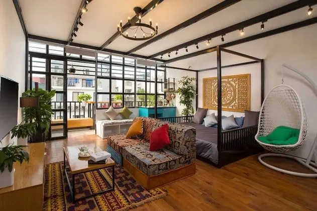 Sun-kissed & Large Studio inside Old Quarter