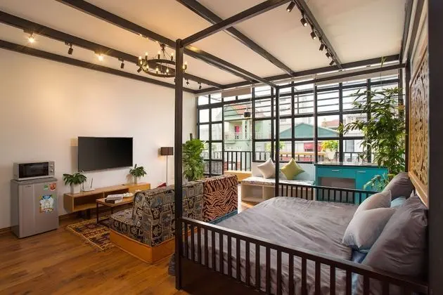 Sun-kissed & Large Studio inside Old Quarter