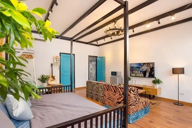 Sun-kissed & Large Studio inside Old Quarter