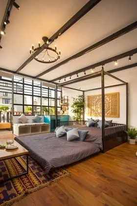 Sun-kissed & Large Studio inside Old Quarter