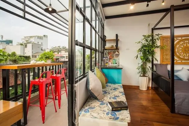 Sun-kissed & Large Studio inside Old Quarter