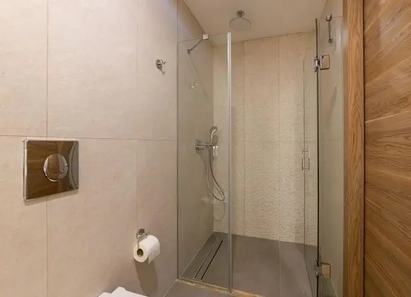 Balkonlu Superior Havuz Manzaralı Oda