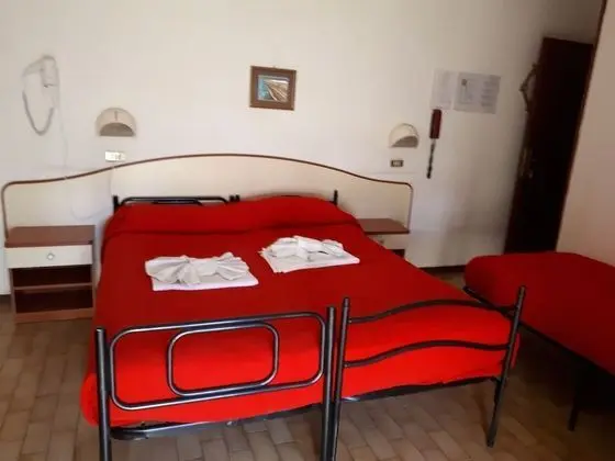 Üç Kişilik Oda