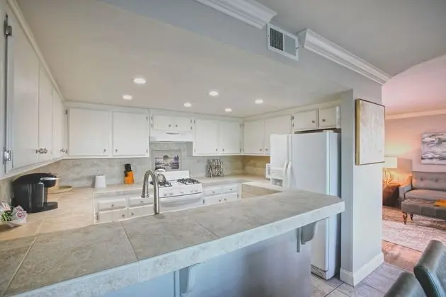 Luxury King-Queen-Sofa (Family Suite) Full Harbor View – Non Pet Friendly
