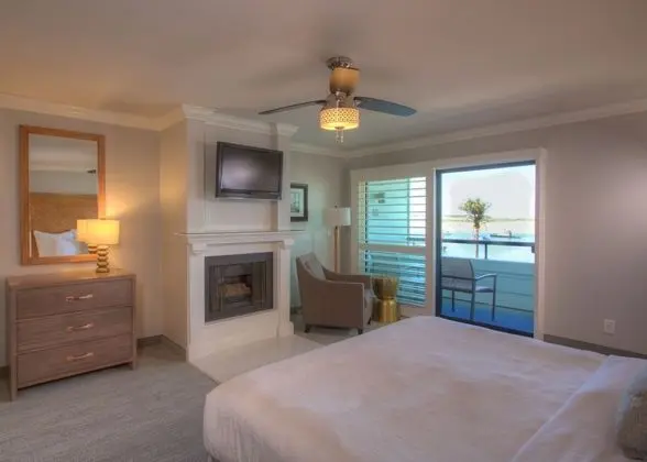 Premium King Partial Bay View