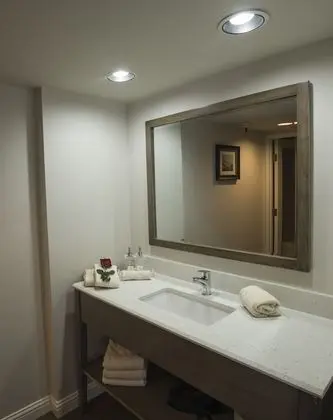 Premium King Partial Bay View