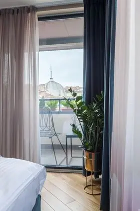 Junior Süit, Balkon