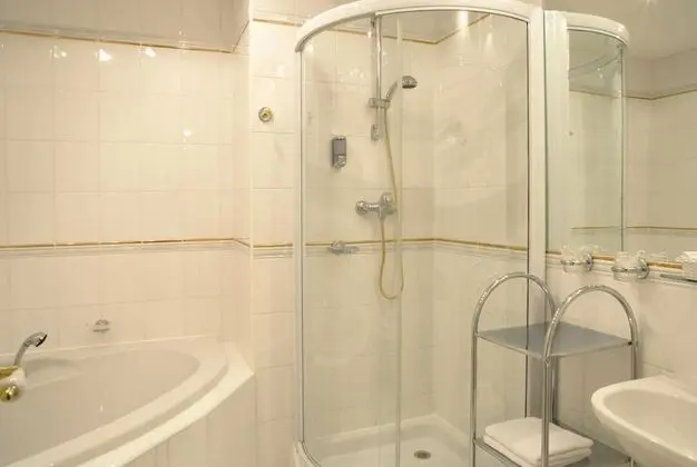 Standard Tek Büyük Yataklı Oda, Avlu Manzaralı