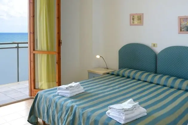 Tek Büyük veya İki Ayrı Yataklı Oda, Balkon
