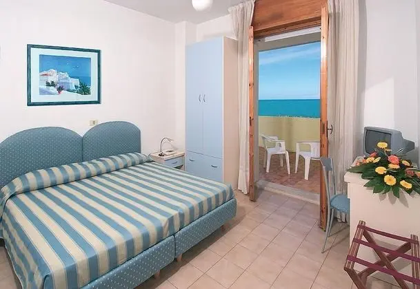 Tek Büyük veya İki Ayrı Yataklı Oda, Balkon