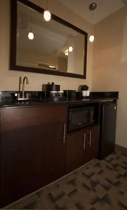 Executive Süit, Köşe (2 Queens Beds, 1 Sofa Bed)