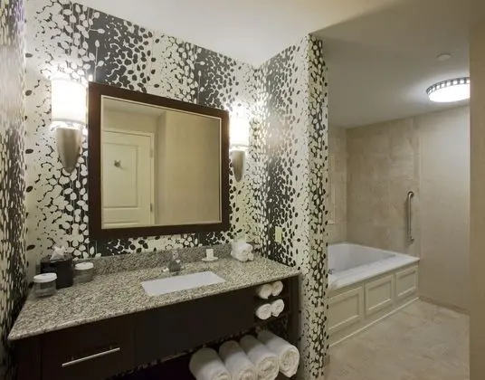 Executive Süit, Köşe (2 Queens Beds, 1 Sofa Bed)