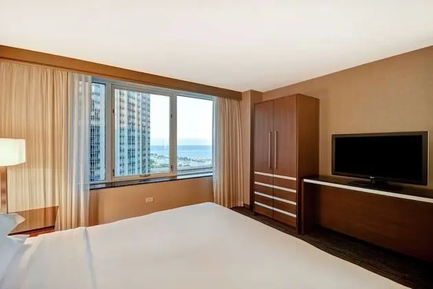 Süit, Birden Çok Yatak, Göl Manzaralı (High Floor)