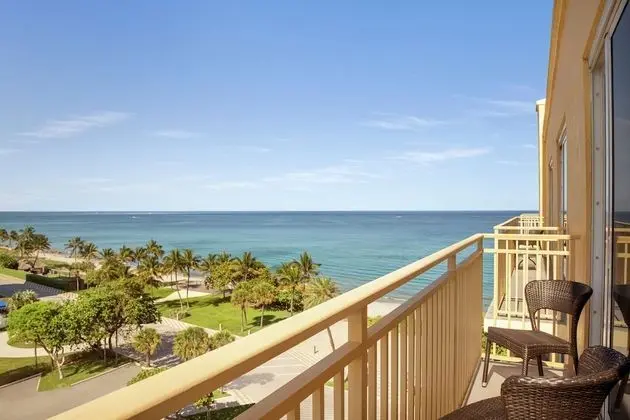 Suite, 1 King Bed, Partial Oceanview, Sit Down Balcony