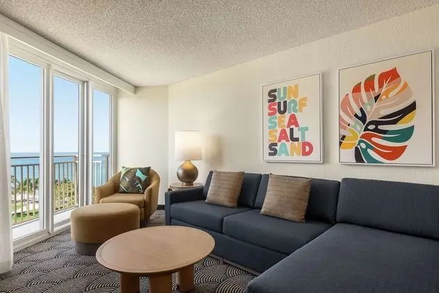 Suite, 1 King Bed, Partial Oceanview, Sit Down Balcony