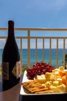 Suite, 1 King Bed, Partial Oceanview, Sit Down Balcony