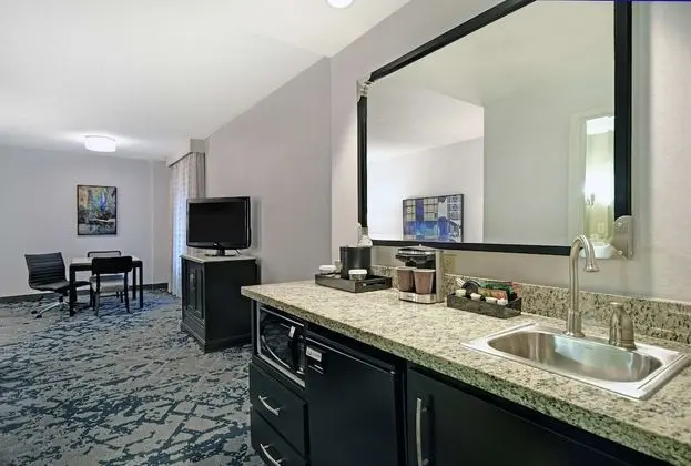 Standard Süit, Sigara İçilmez (2 Double Beds with Sofa Bed)