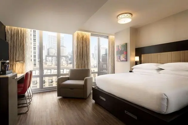 1 King Bed City View