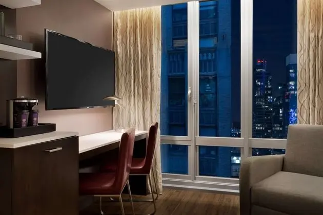 1 King Bed City View