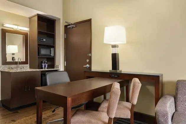 Süit, 1 Yatak Odası (Two Queen Beds with Sofa Bed)