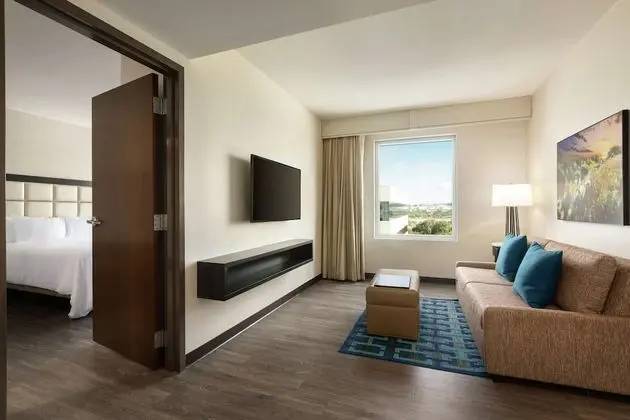 Süit, 2 Büyük (Queen) Boy Yatak (2-Room Suite)