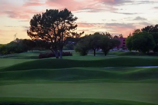 Süit, 2 Çift Kişilik Yatak (Golf/Mountain View)