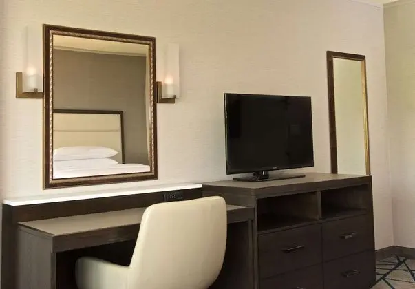 Oda, 2 Çift Kişilik Yatak, Sigara İçilmez (Custom Lighting)