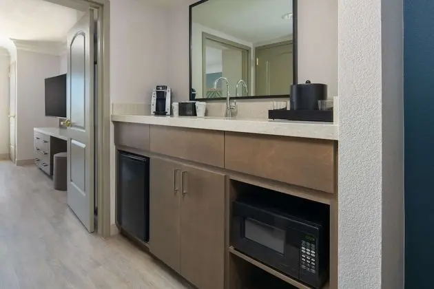 Süit, 2 Büyük (Queen) Boy Yatak (2 Room Suite)