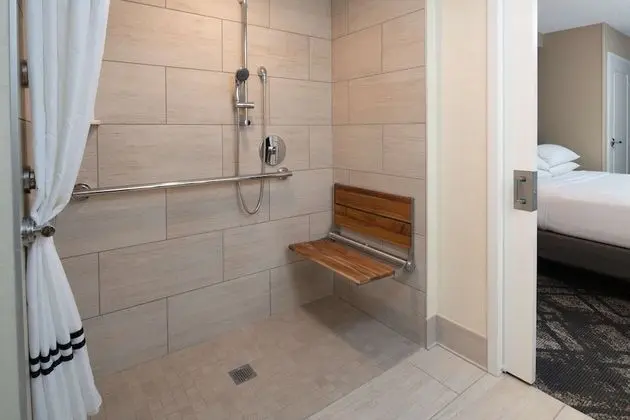 Süit, 2 Çift Kişilik Yatak, Engellilere Uygun (Roll-In Shower)