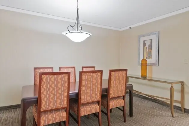 Odada yemek servisi